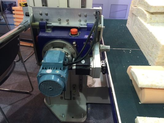 6 kw 연질발포체 수직 CNC 진동식 날 커터 고속도